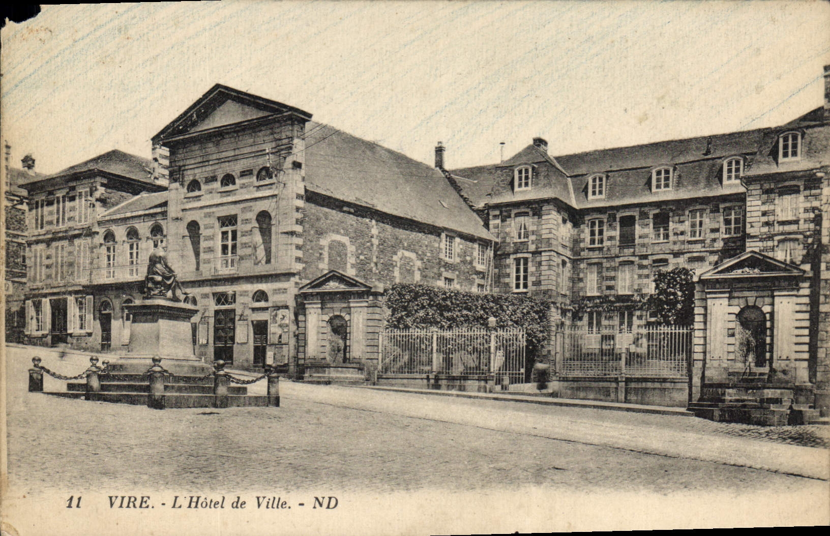 CPA Vire L'Hotel de Ville 