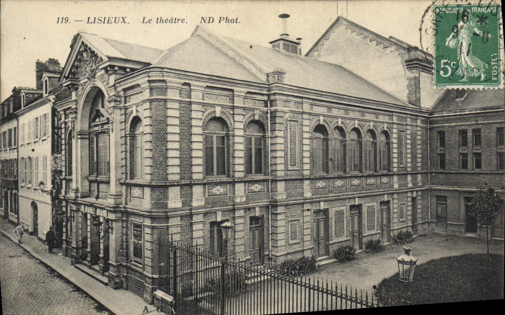 CPA Lisieux Le theatre 