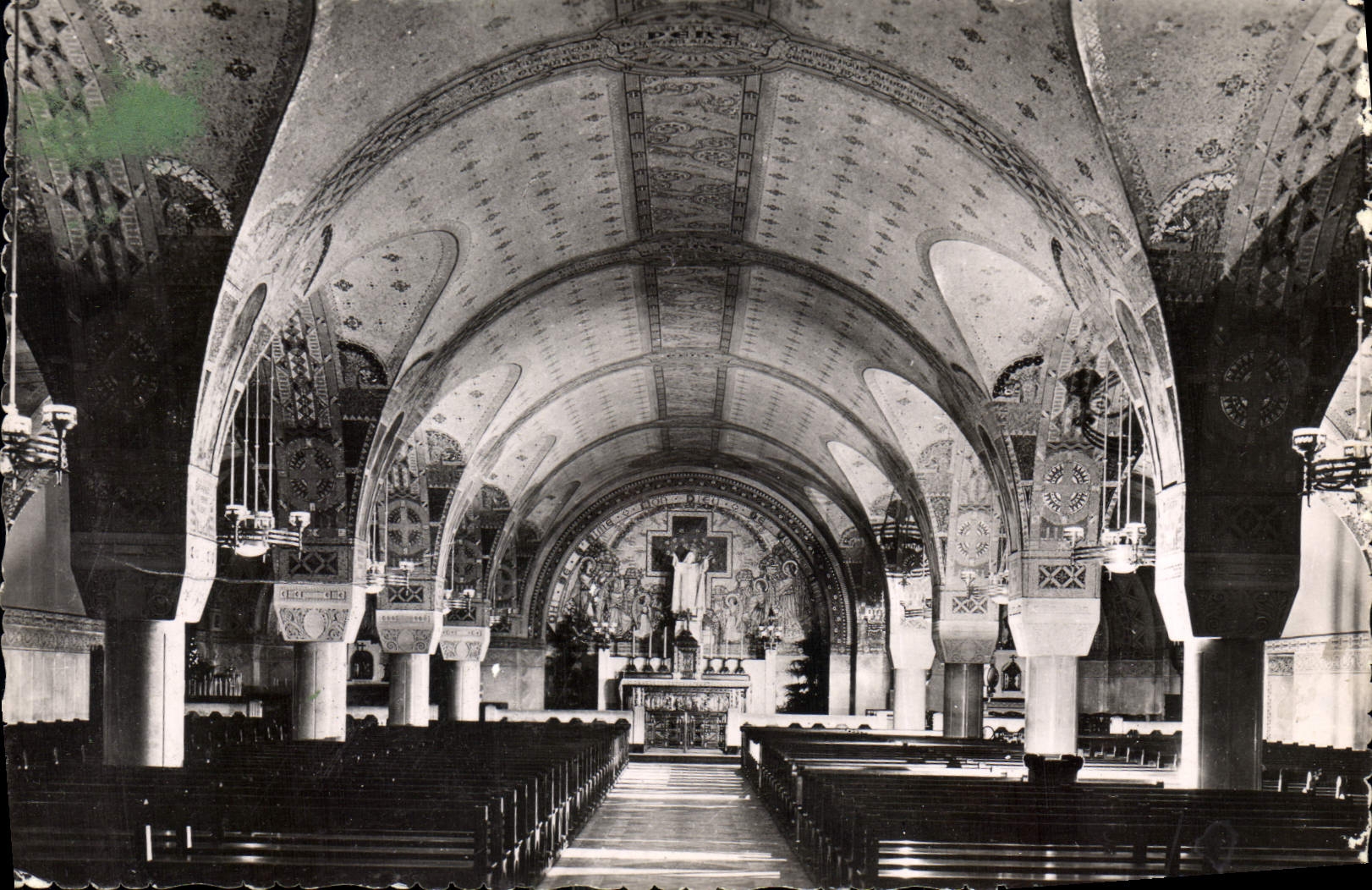 CPA La Basilique de Lisieux la Crypte Vue generale 