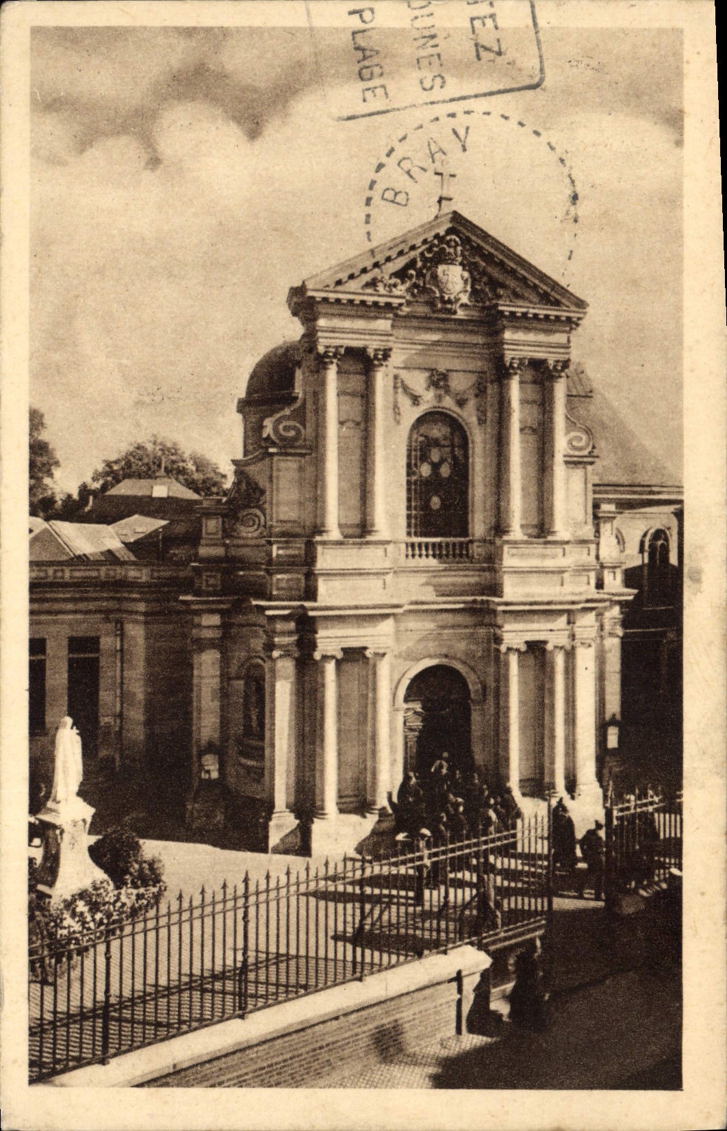 CPA La Chapelle des Carmelites de Lisieux la Facade 