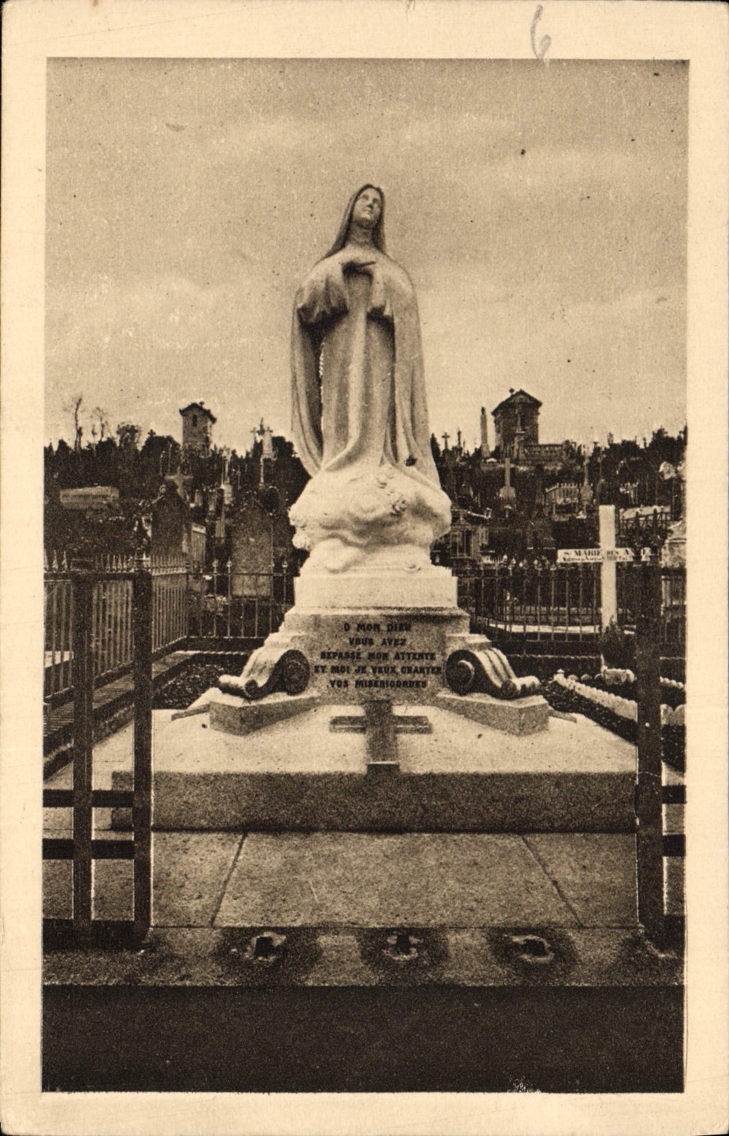 CPA Monument eleve au Cimetiere des Carmelites de Lisieux