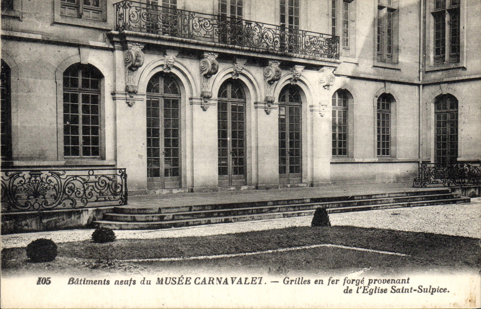 CPA Batiments neufs du Musee Carnavalet Grilles en fer forge provenant de l'Eglise Saint Sulpice 