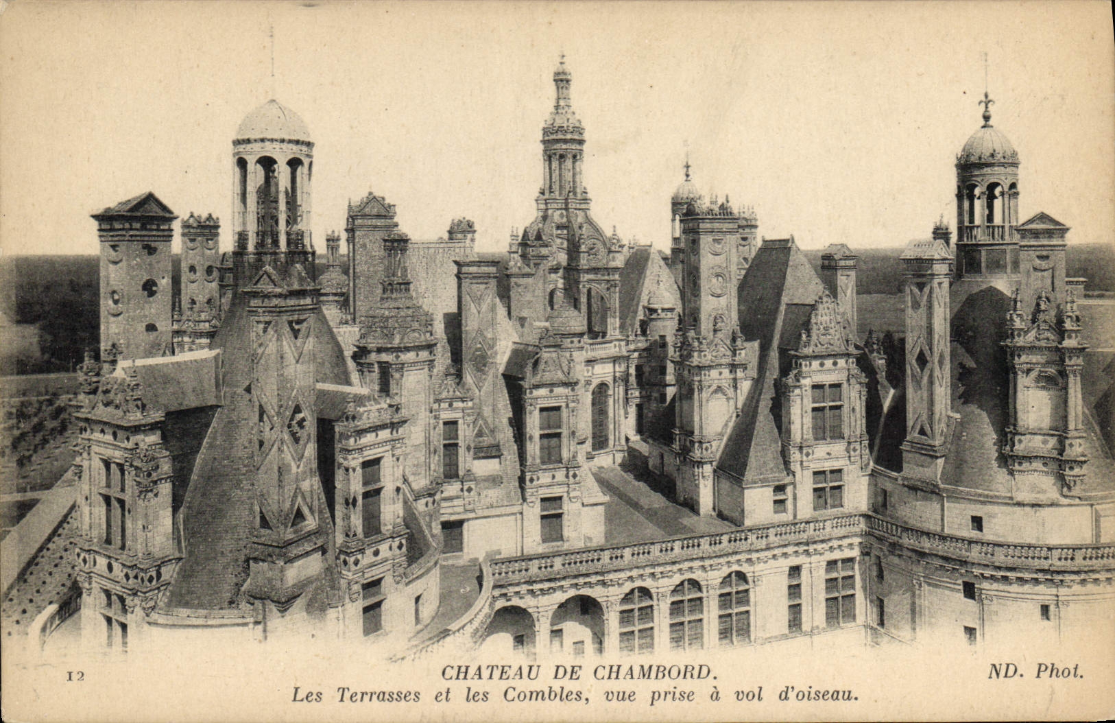CPA Chateau de Chambord Les Terrasses et les Combles vue prise a vol d'oiseau