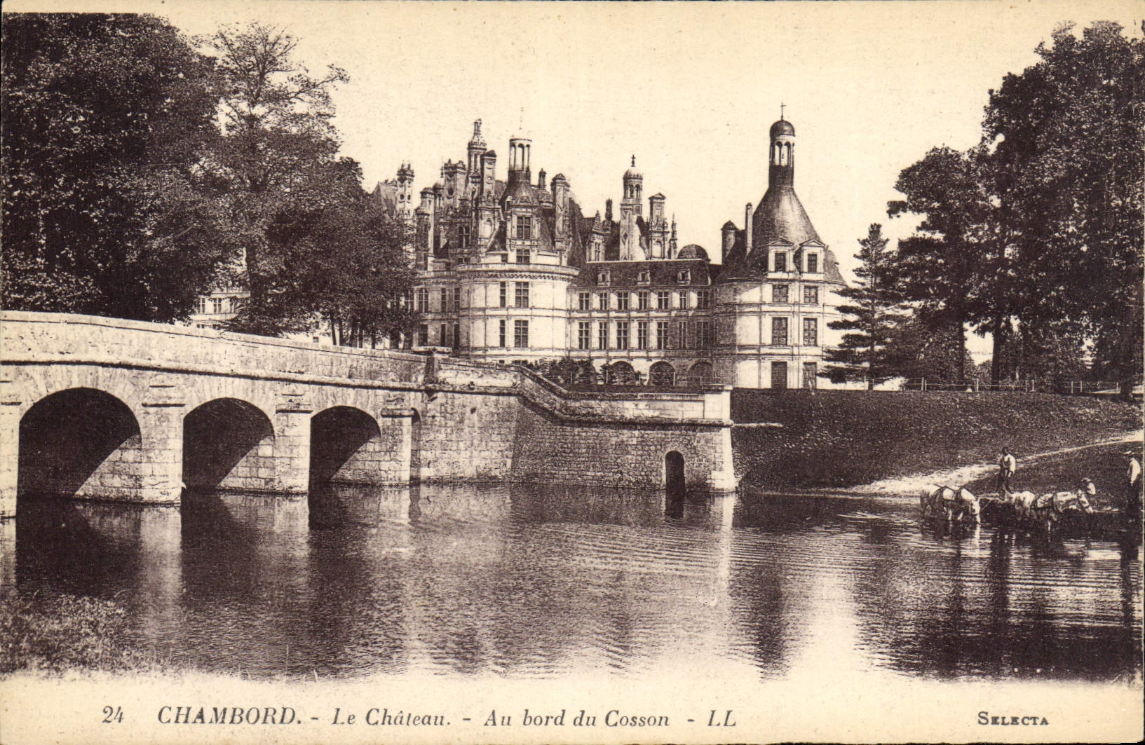 CPA Chambord le Chateau Au bord du Cosson 