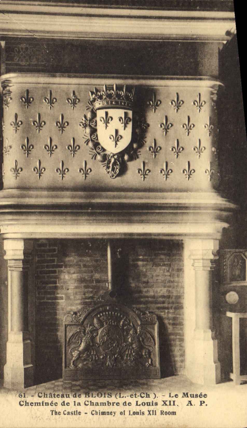 CPA Chateau de Blois L et Ch Le Musee Cheminee de la Chambre de Louis XII 
