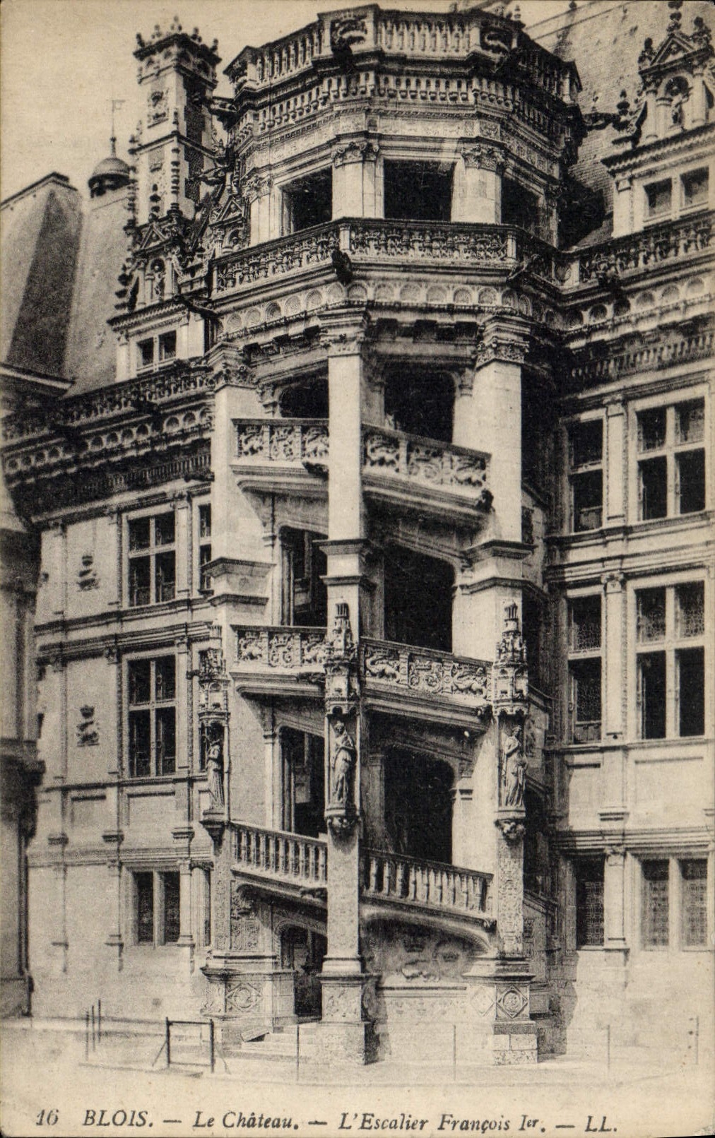 CPA Blois Le Chateau l'Escalier Francois I 