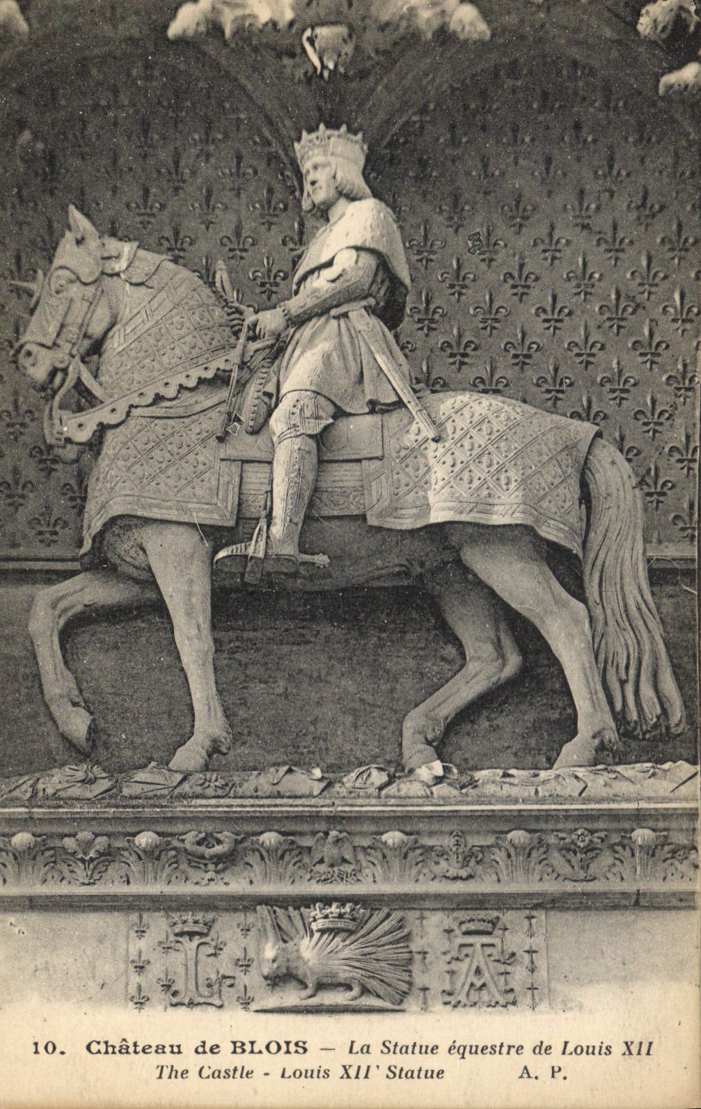 CPA Chateau de Blois La Statue equestre de Louis XII 