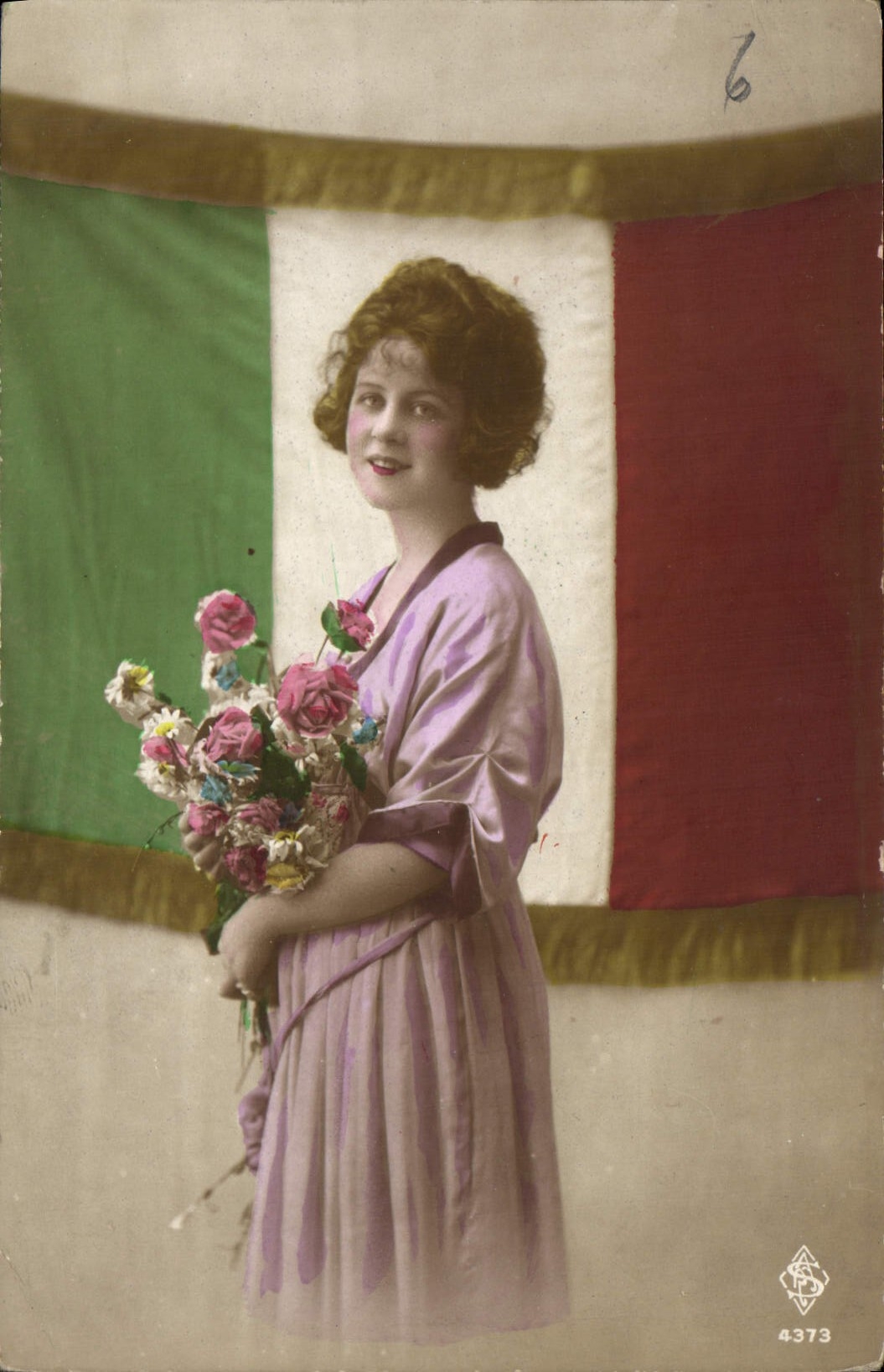 CPA Femme Drapeau Italie