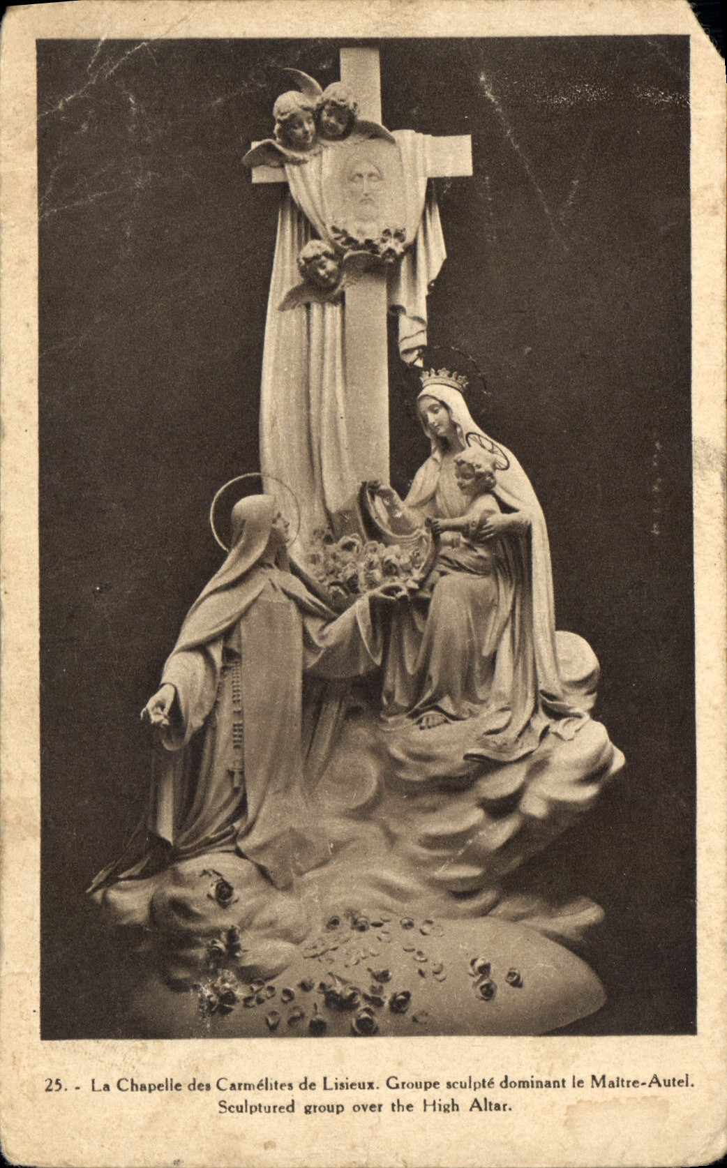 CPA La Chapelle des Carmelites de Lisieux Groupe sculpte dominant le Maitre Autel