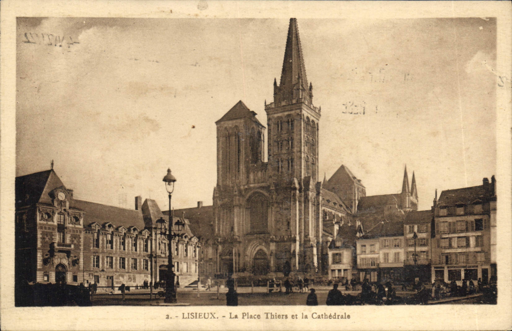 CPA Lisieux La Place Thiers et la Cathedrale 