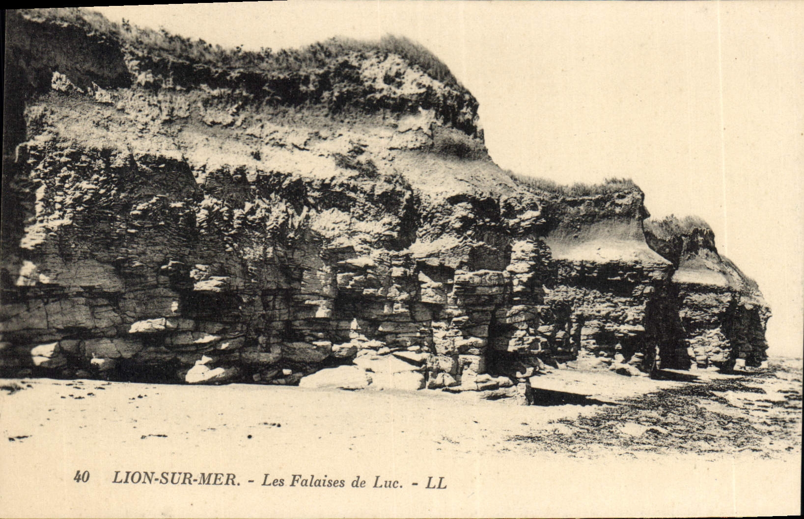 CPA Lion sur Mer Les Falaises de Luc 