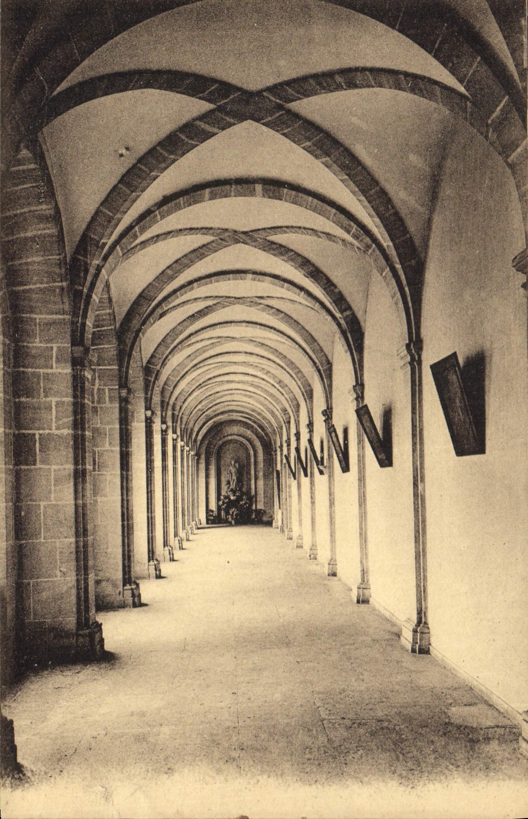 CPA Abbaye de Mondaye Le cote Sud du Cloitre