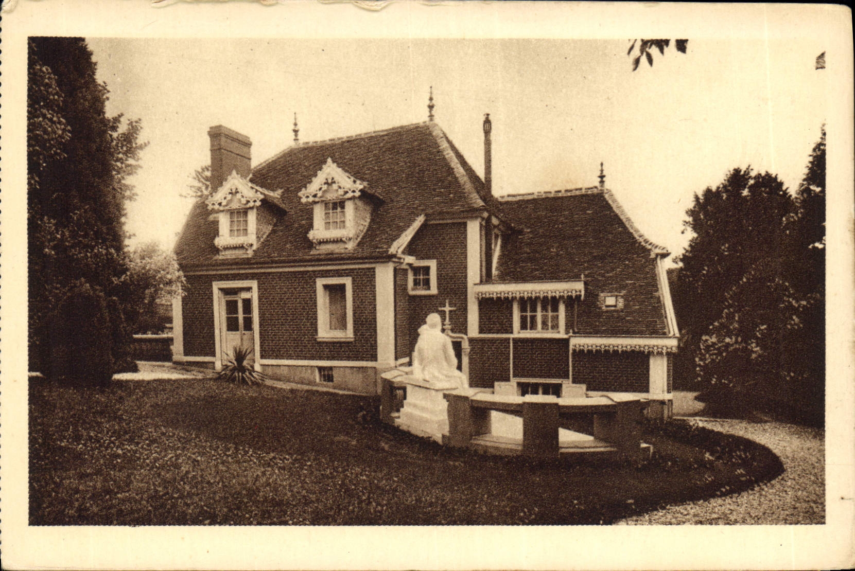 CPA Les Buissonnets Facade nord prise du grand jardin 