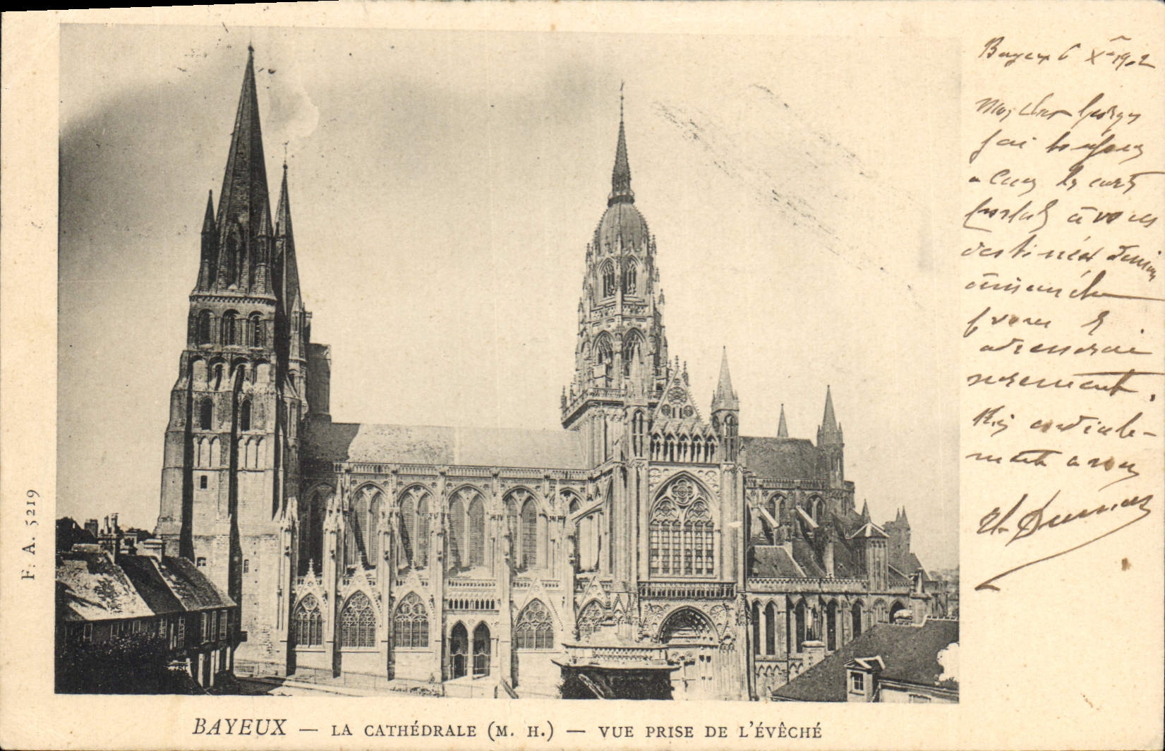CPA Bayeux La Cathedrale Vue prise de l'Eveche