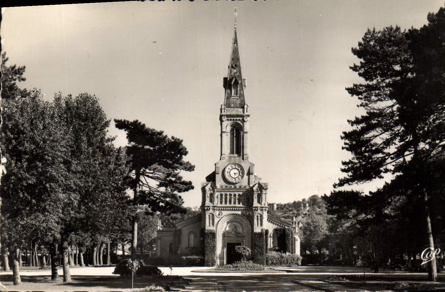 CPA Deauville Plage Fleurie L'Eglise 