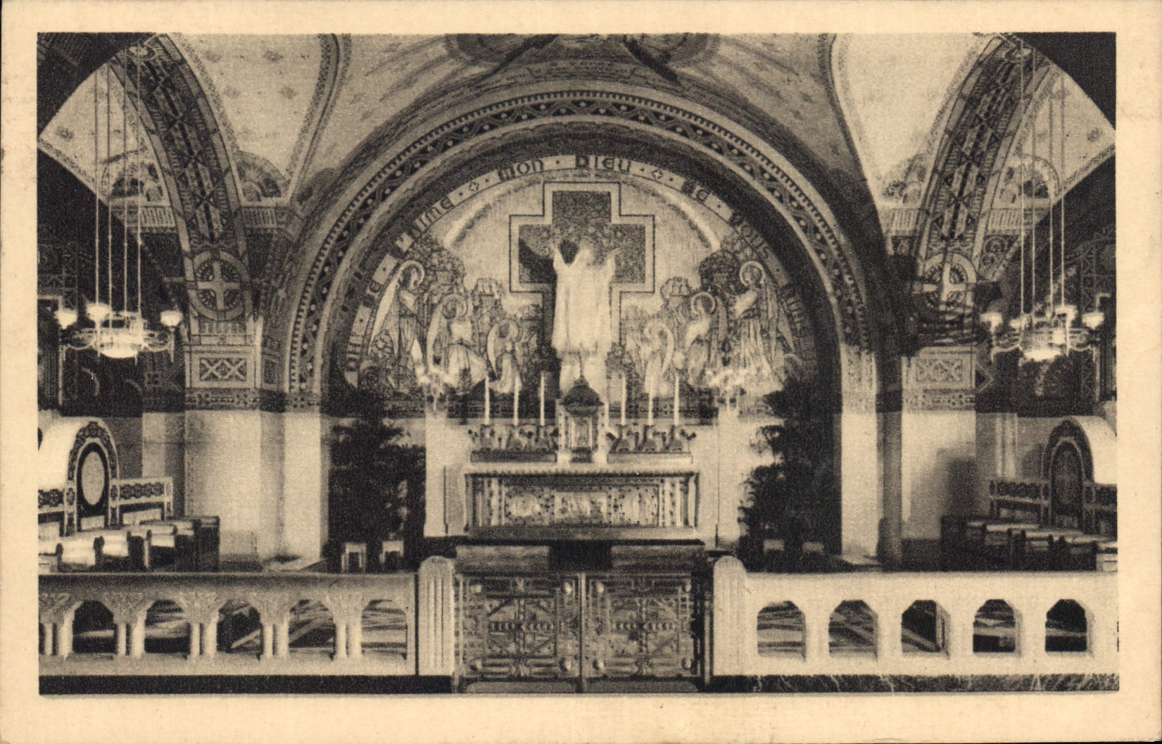 CPA La Basilique de Lisieux La Crypte Le Choeur 