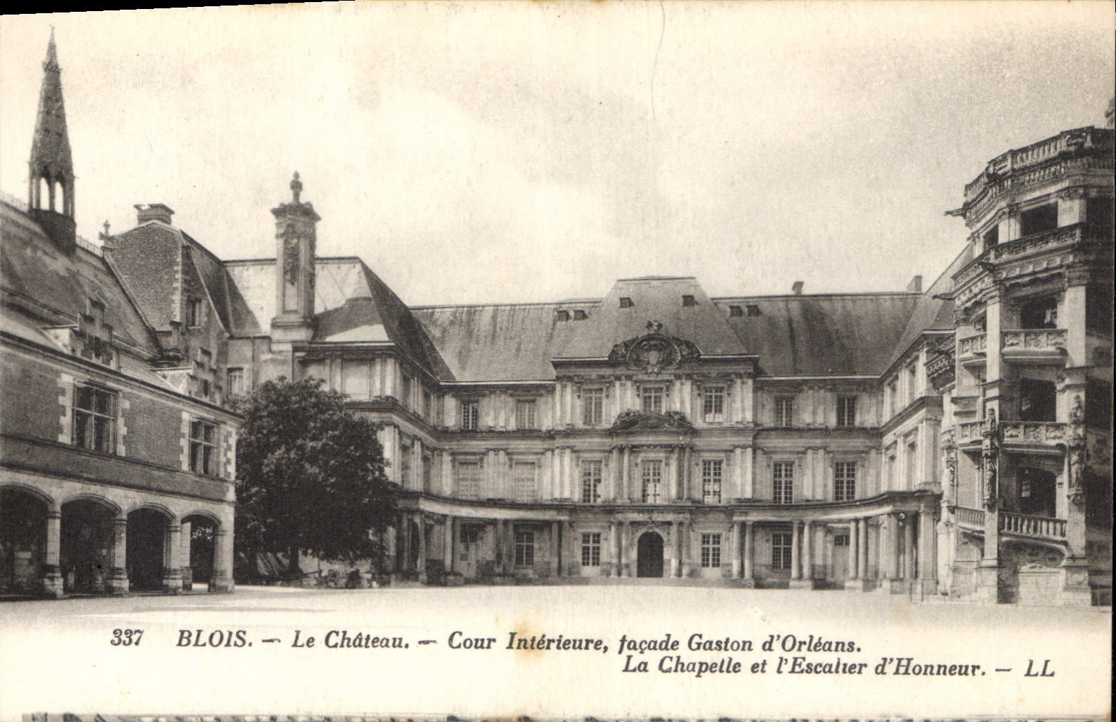 CPA Blois Le Chateau Cour Interieur facade Gaston d'Orleans