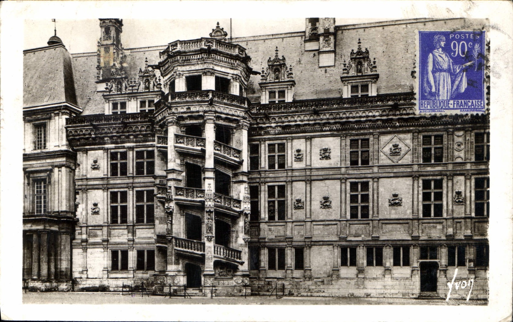 CPA Blois Loire et Cher Le Chateau escalier Francois