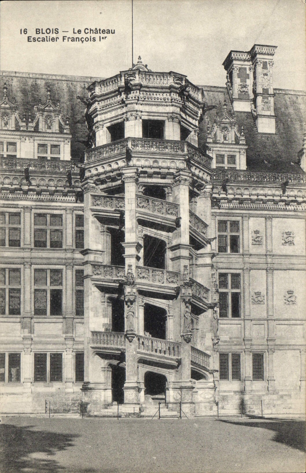 CPA Blois Le Chateau Escalier Francois 