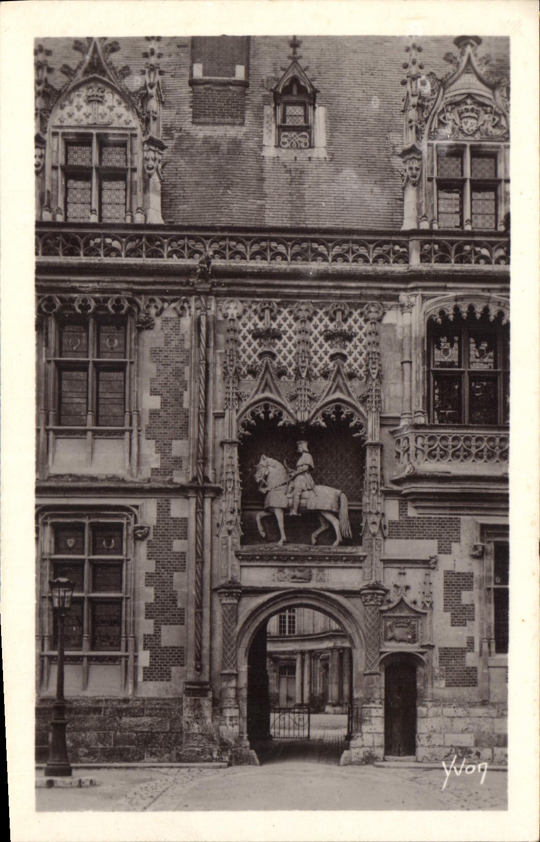 CPA Chateaux de la Loire Chateau du Blois Aile Louis XII Le Portail 