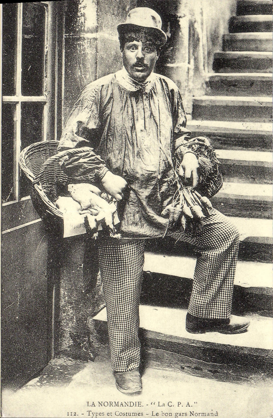 REPRO La Normandie La CPA Types et Costumes Le bon gars Normand 