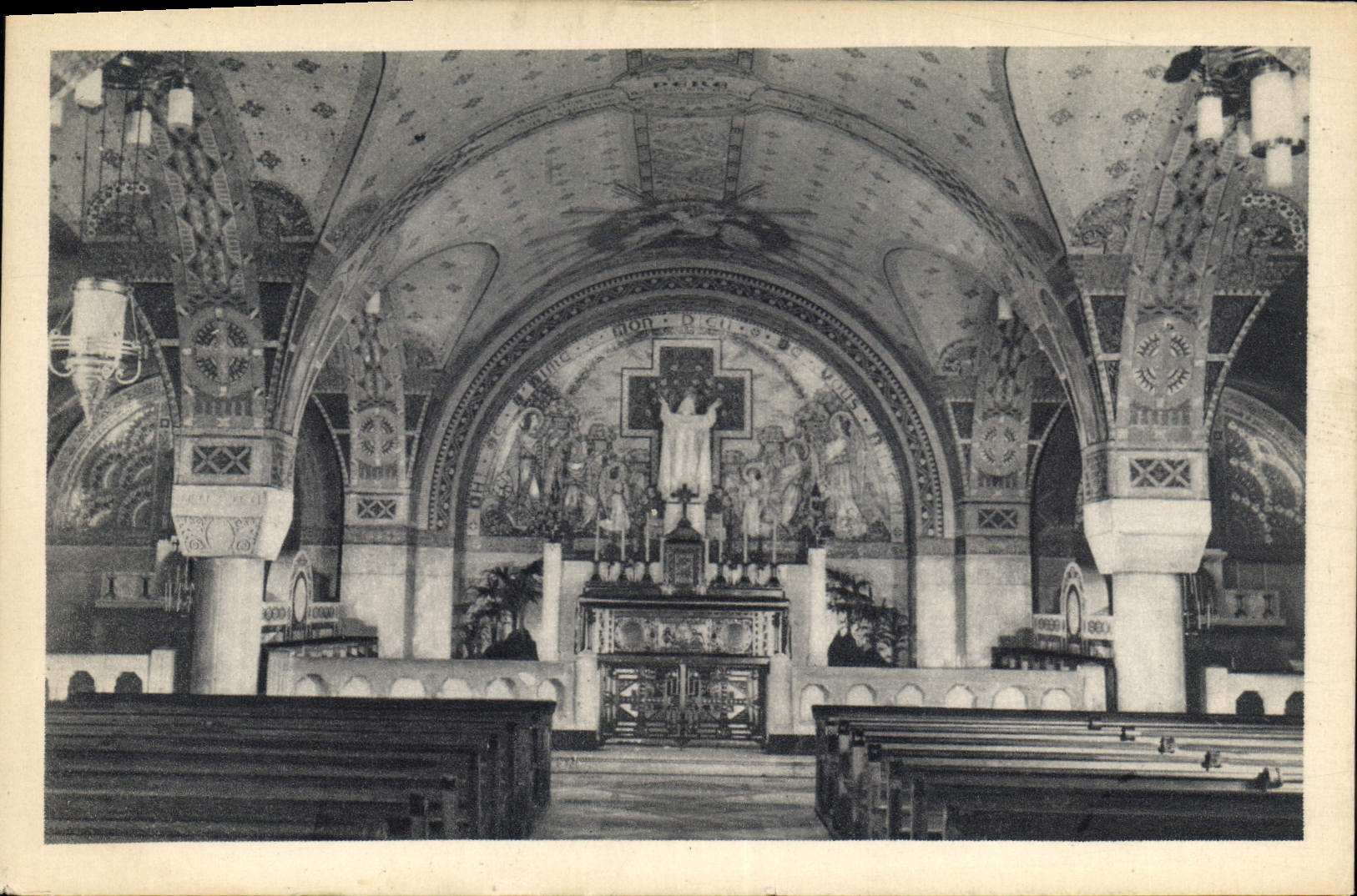 CPA La Basilique de Lisieux La Crpyte Le Choeur 
