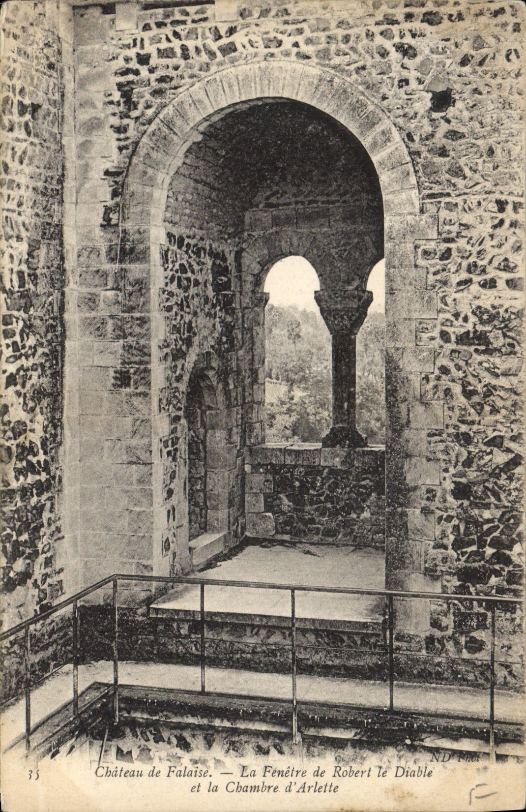 CPA Chateau de Falaise La Fenetre de Robert le Diable et la Chambre d'Arlette