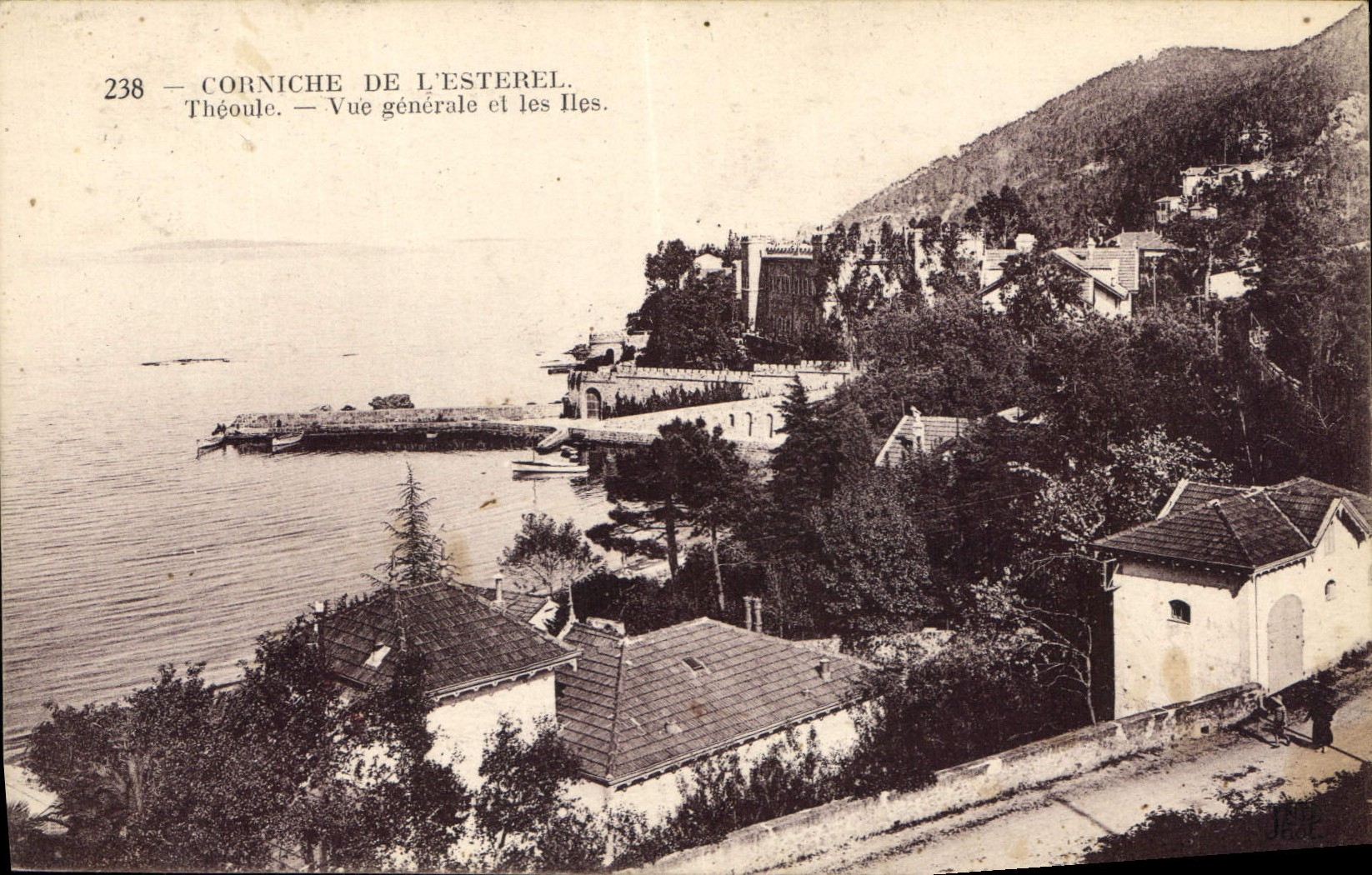CPA Corniche de l'Esterel Theoule Vue generale et les Iles