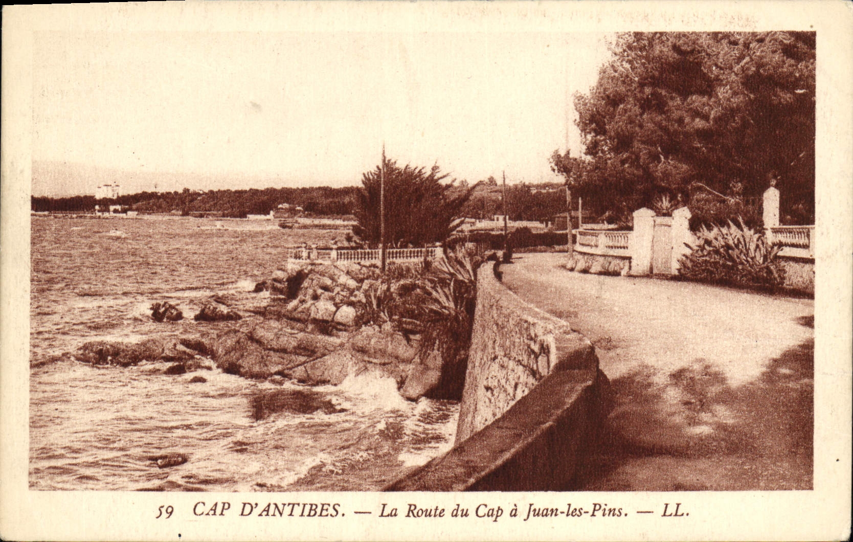CPA Cap d'Antibes La Route du Cap a Juan les Pins
