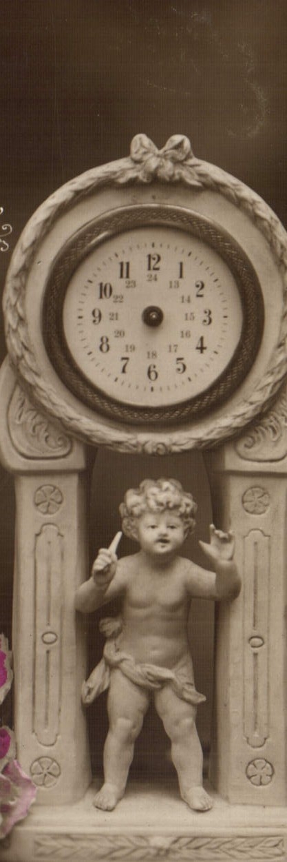 CPA Femme Horloge Santon