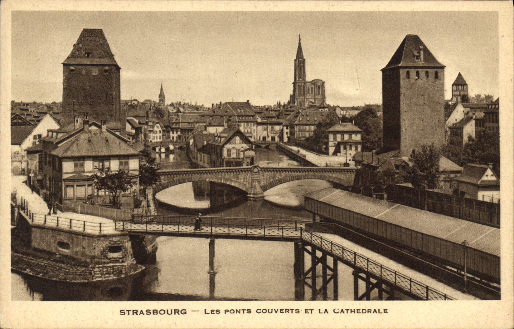 CPA Strasbourg Les Ponts Couverts et la Cathedrale 
