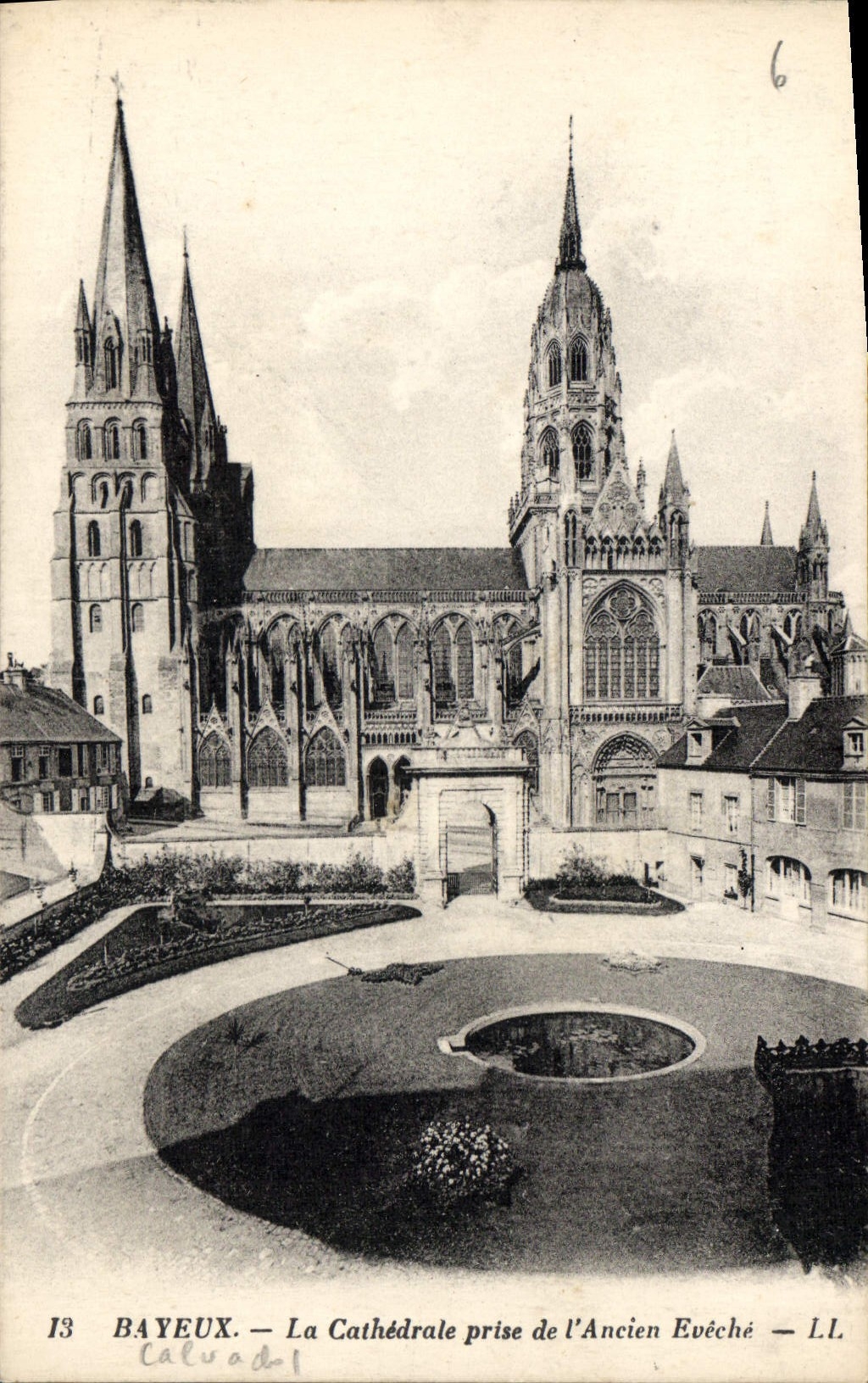 CPA Bayeux La Cathedrale prise de l'Ancien Eveche