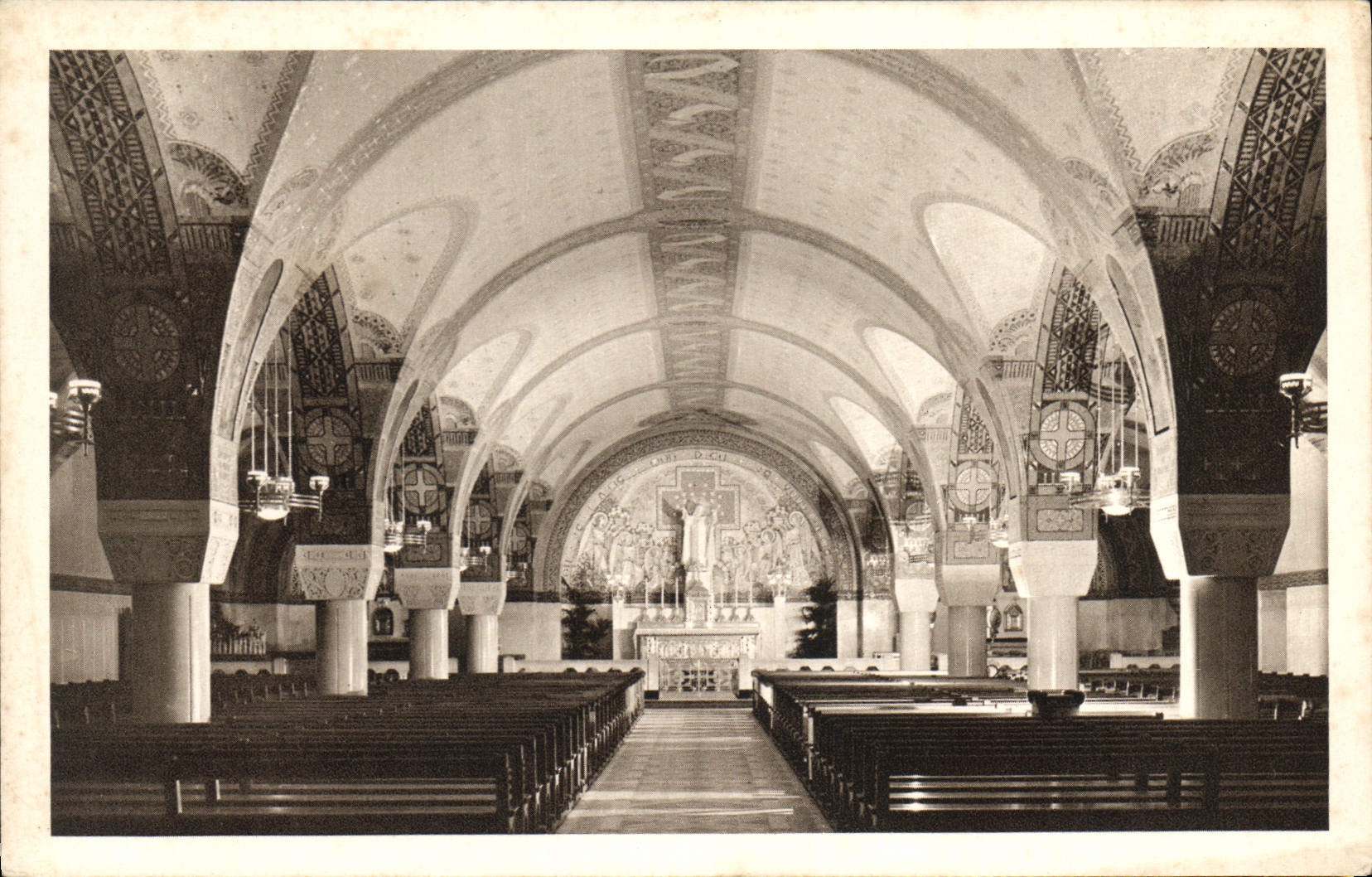 CPA La Basilique de Lisieux La Crypte Vue Generale 