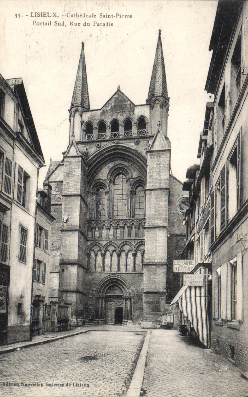 CPA Lisieux Cathedrale Saint Pierre Portail Sud Rue du Paradis 