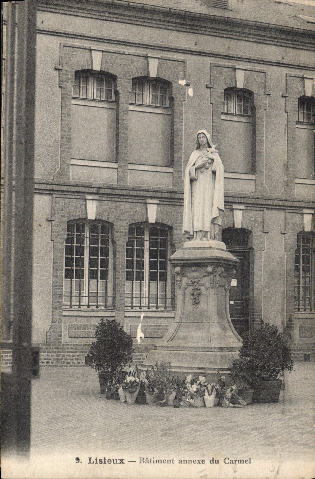 CPA Lisieux Batiment annexe du Carmel 