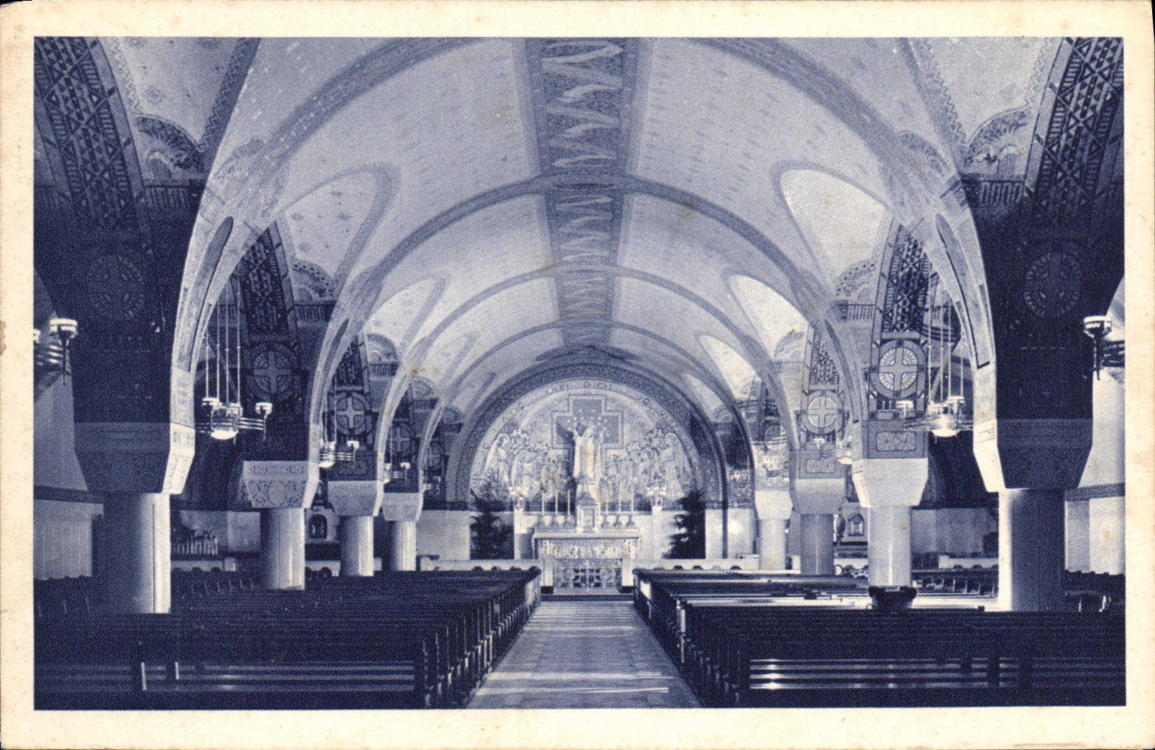 CPA La Basilique de Lisieux La Crypte Vue Generale 