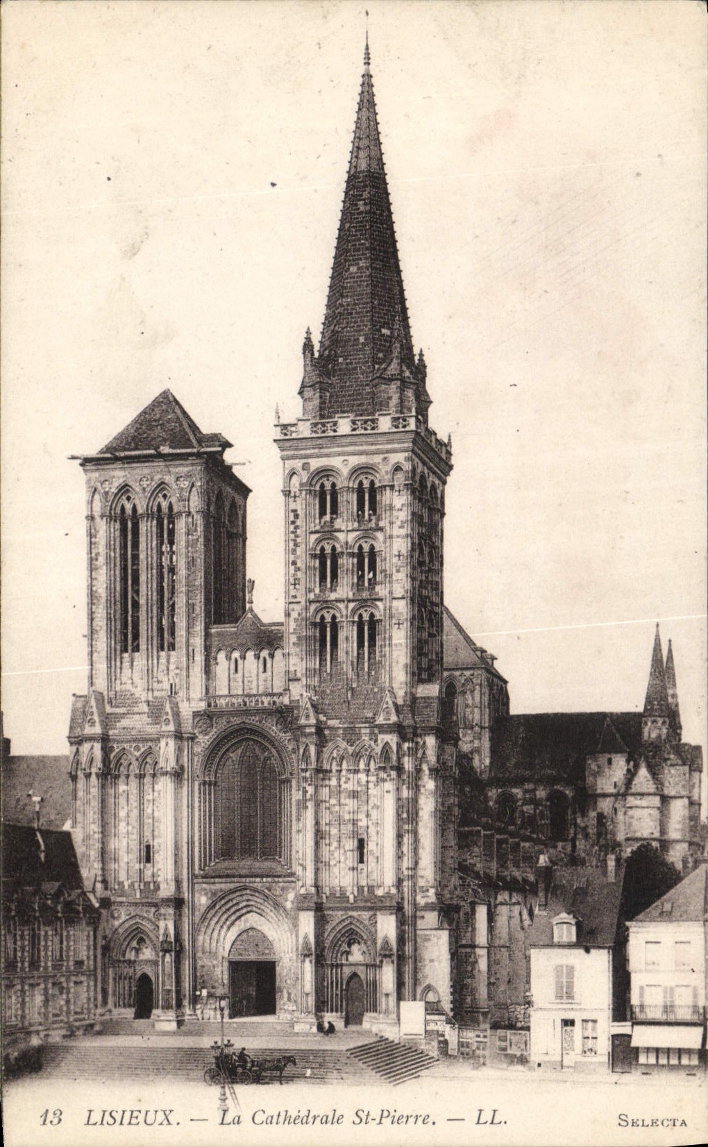 CPA Lisieux La Cathedrale St Pierre 