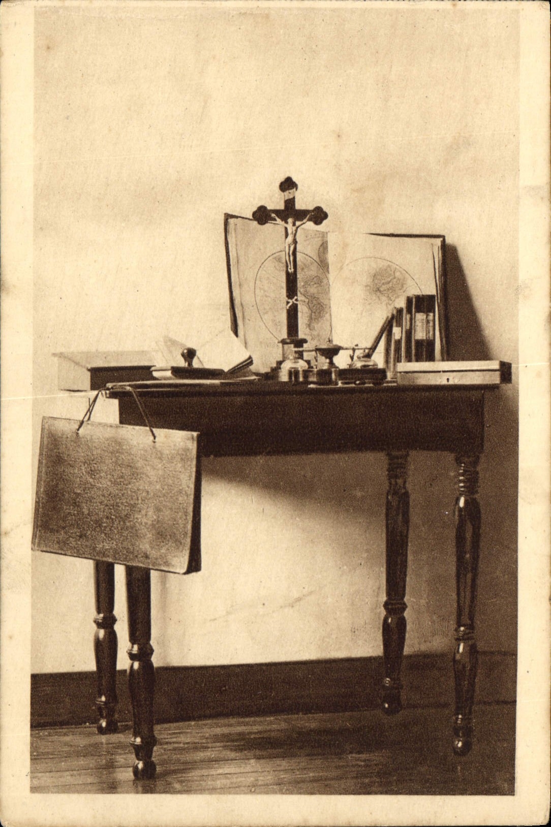 CPA La Table de travail de Sainte Therese enfant conservee aux Buisonneets 