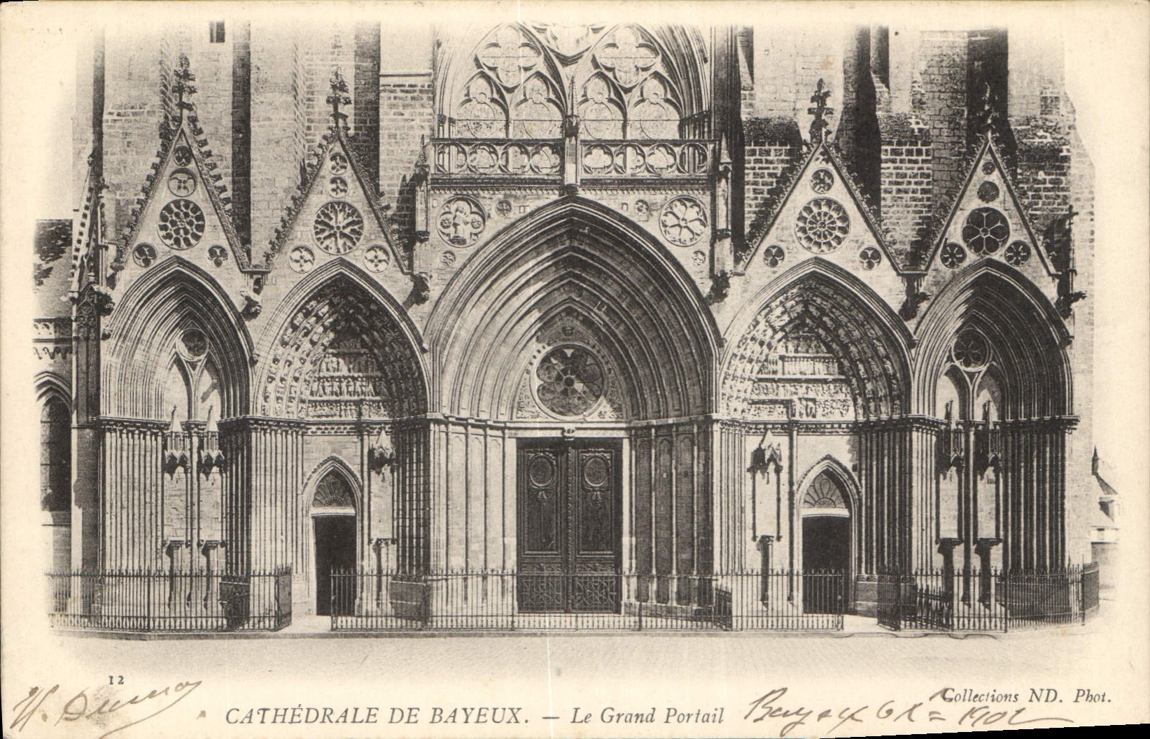 CPA Cathedrale de Bayeux Le Grand Portail 