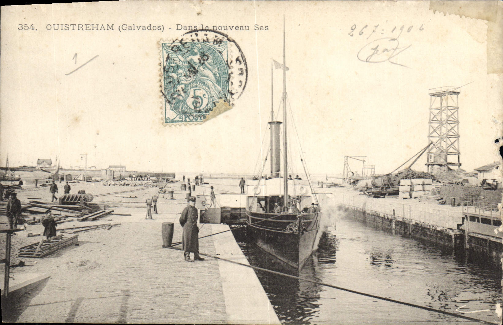 CPA Ouistreham Calvados Dans le nouveau Sas Bateau