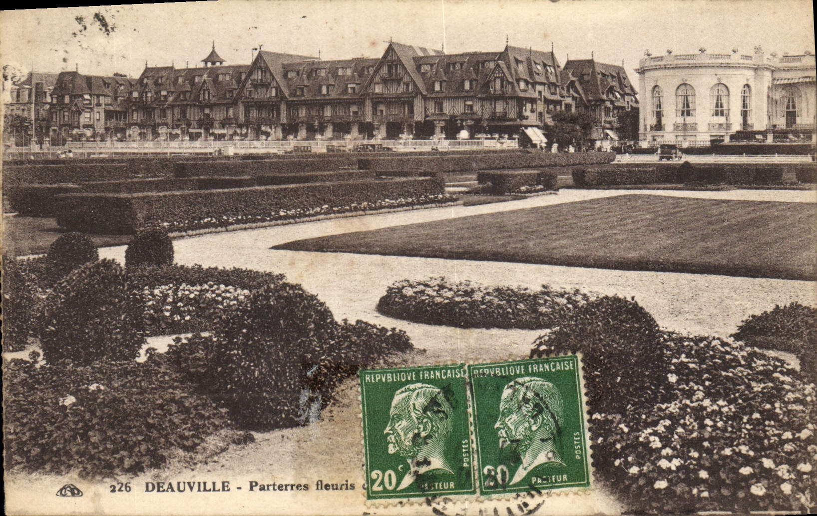 CPA Deauville Parterres fleuris 