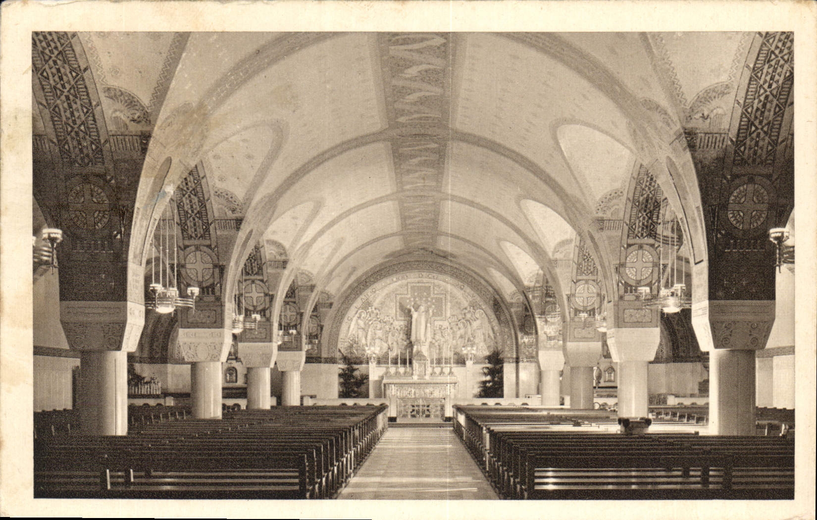 CPA La Basilique de Lisieux La Crypte Vue Generale 