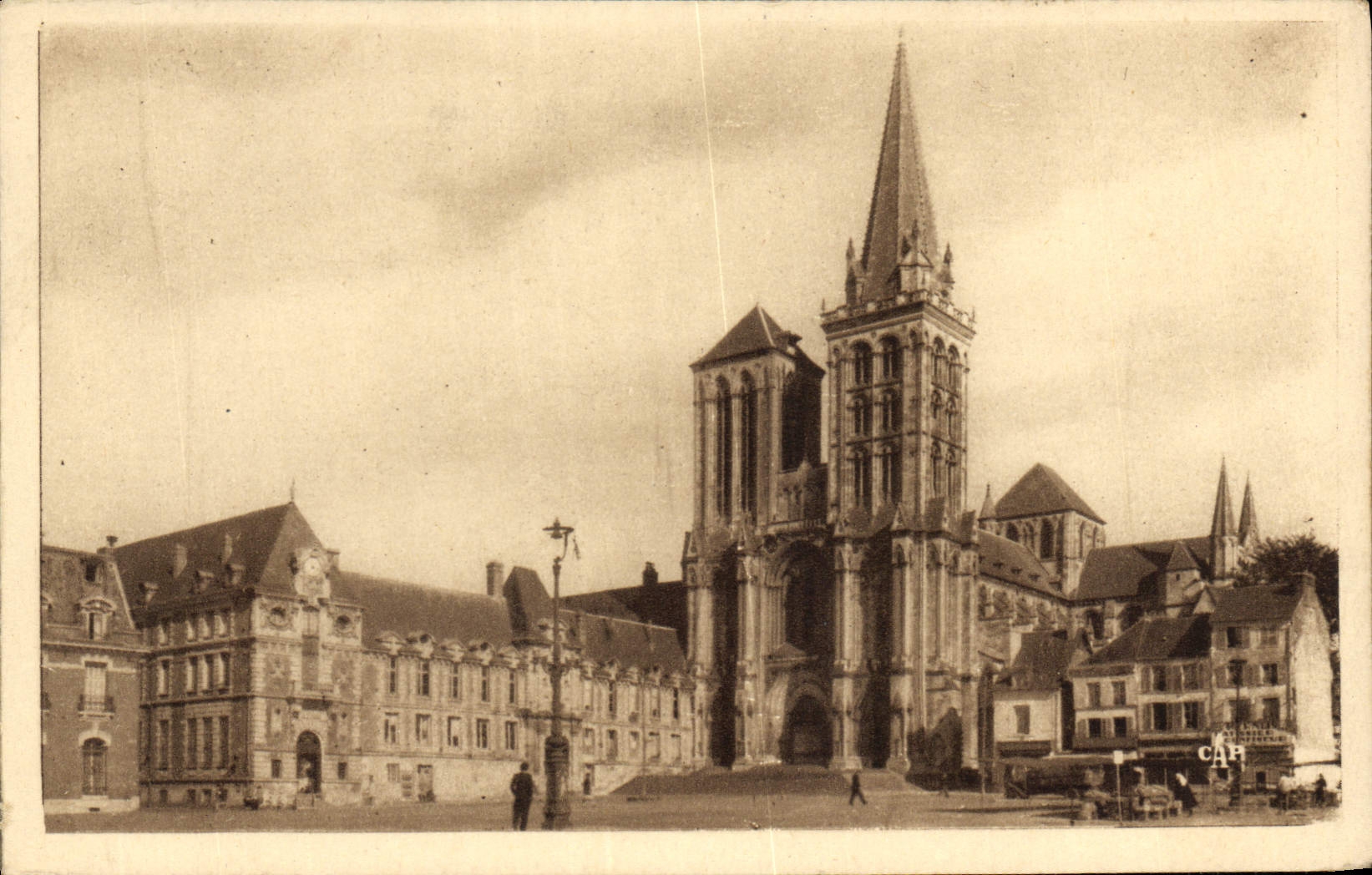 CPA Lisieux La Cathedrale 