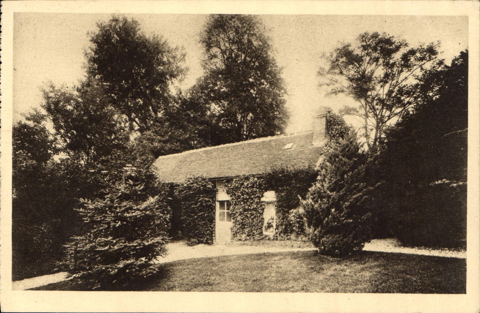 CPA Les Buissonnets Le Jardinet de Therese devant la buandere 