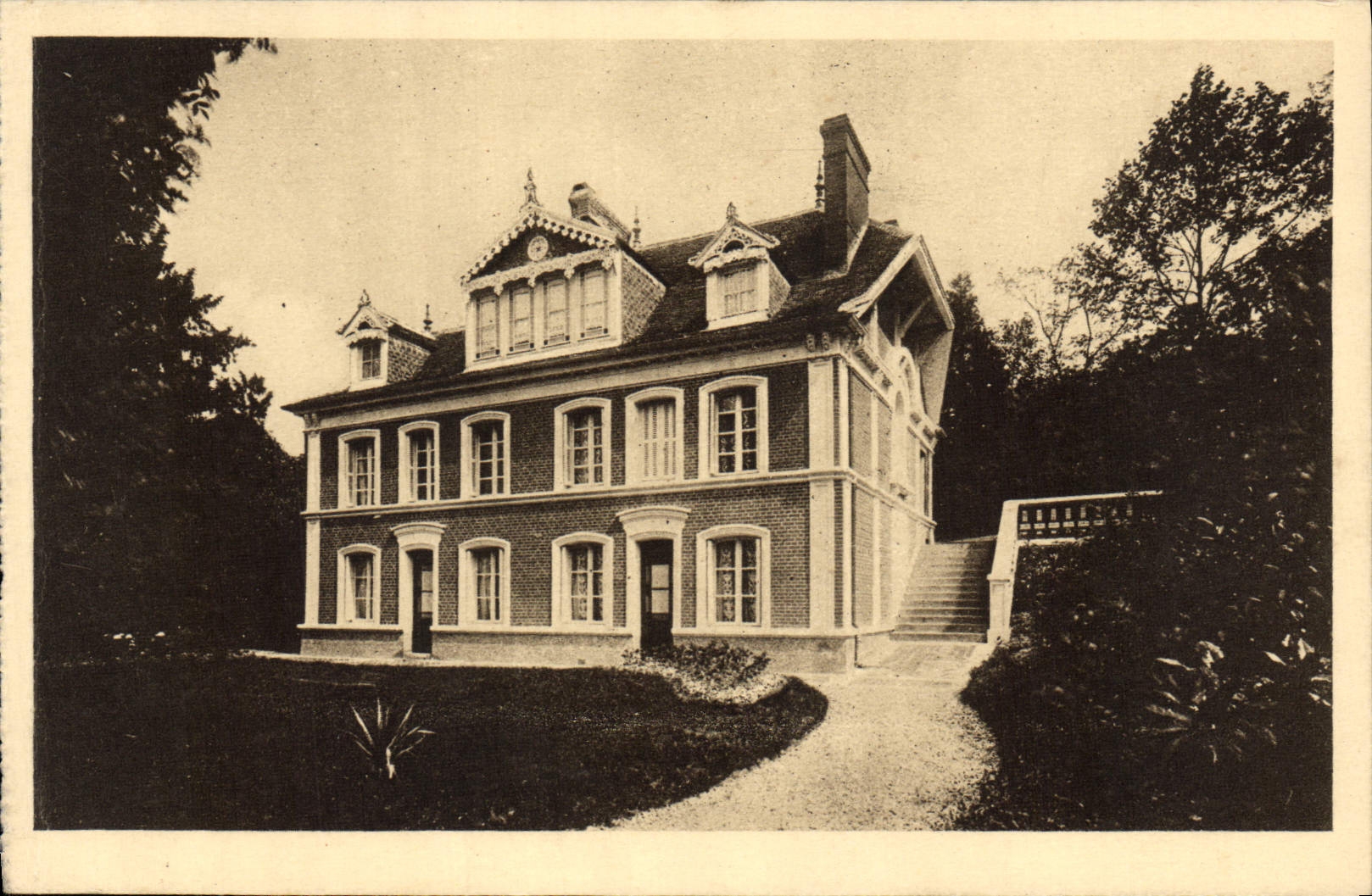 CPA Les Buissonnets Facade et Terrasse 