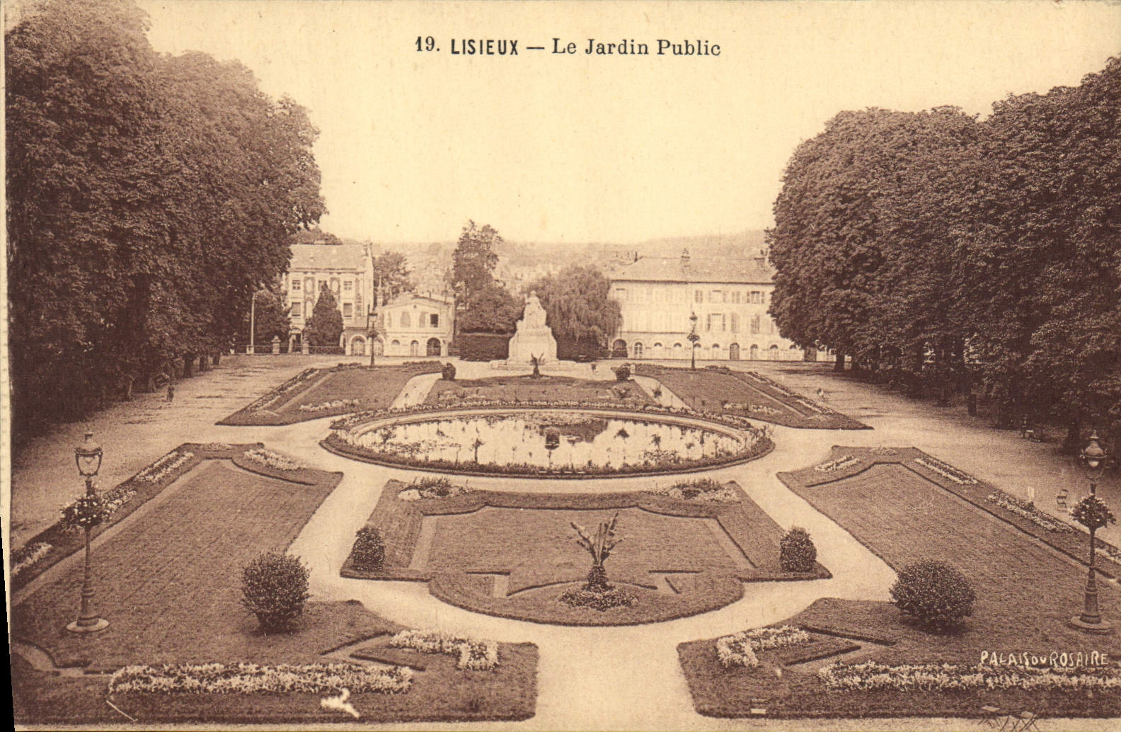 CPA Lisieux Le Jardin Public 