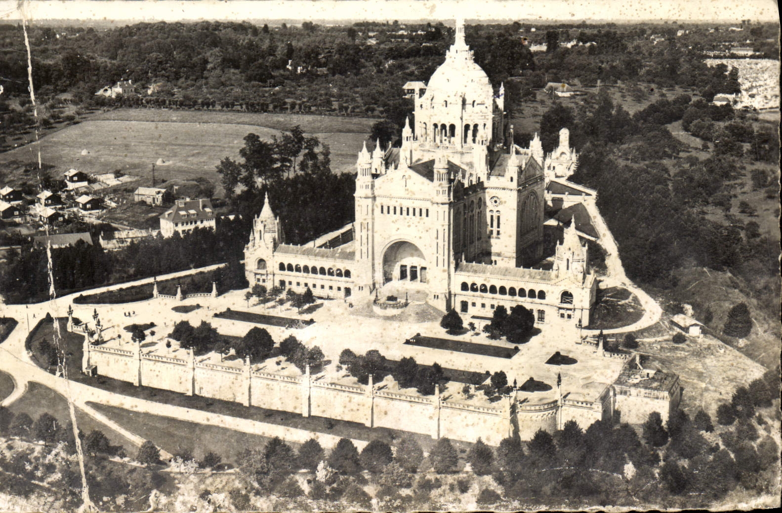 CPA Lisieux Calvados La Basilique 