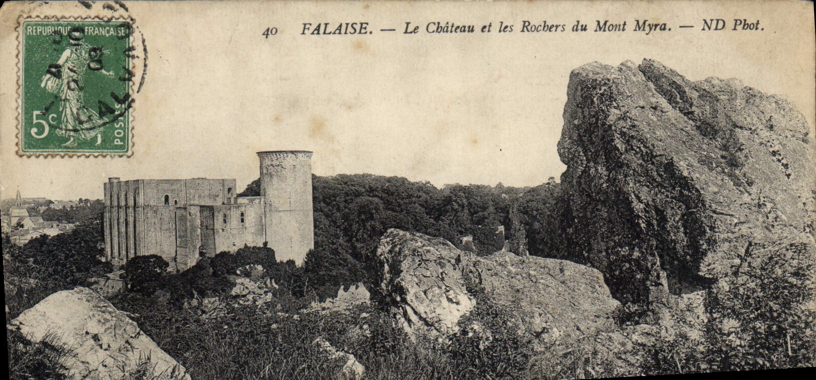 CPA Falaise Le Chateau et les Rochers du Mont Myra