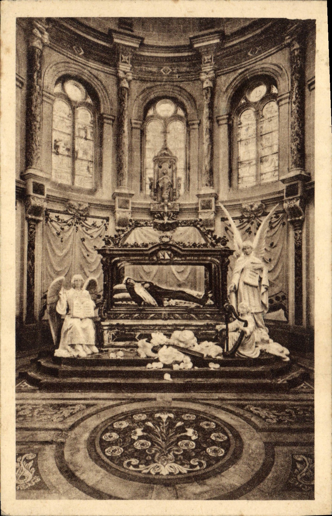 CPA Chapelle et Chasse de Ste Therese de l'Enfant Jesus au Carmel de Lisieux 