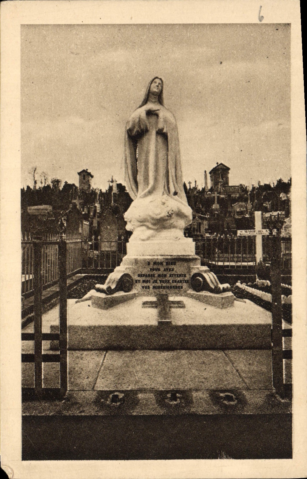 CPA Monument eleve au Cimetiere des Carmelites de Lisieux